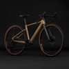 Braunes Gravelbike mit schwarzem Lenker und schwarzen Rädern.