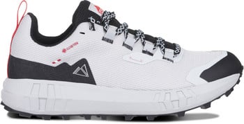 Weißer Trailrunning-Schuh mit schwarzen und roten Details und Gore-Tex.