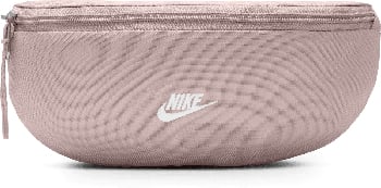 Eine rosa Bauchtasche von Nike mit Reißverschluss und Markenlogo.