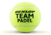Ein gelber Dunlop Team Padel Tennisball mit schwarzer Schrift.