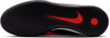 Schwarze Sohle mit rotem Nike-Logo und wellenförmigem Muster.
