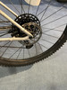 Hinterrad eines Mountainbikes mit Scheibenbremse und Kassette.