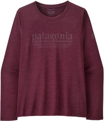 Dunkelrotes Langarmshirt von Patagonia mit Logoaufdruck. Dunkelrotes Langarmshirt von Patagonia mit Logoaufdruck.