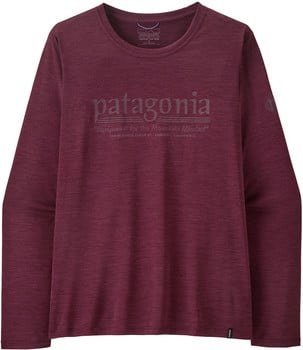 Dunkelrotes Langarmshirt von Patagonia mit Logoaufdruck.