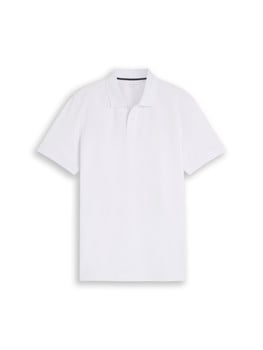 Fehér férfi póló rövid ujjal és gallérral.