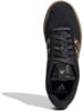Fekete Adidas tornacipő leopárdmintával és gumitalppal.