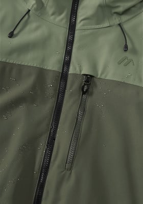 Grüne Jacke mit Wassertropfen, Reißverschlüssen und Logo. Grüne Jacke mit Wassertropfen, Reißverschlüssen und Logo.