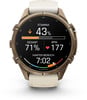 Eine Smartwatch zeigt den Trainingszustand mit Ausdauer, Herzfrequenz und Belastungszone an.
