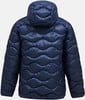 Rückansicht einer dunkelblauen Daunenjacke mit Kapuze und welligem Steppmuster.