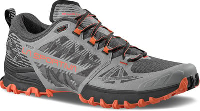 Grauer Laufschuh mit orangefarbenen Akzenten und markanter Sohle. Grauer Laufschuh mit orangefarbenen Akzenten und markanter Sohle.