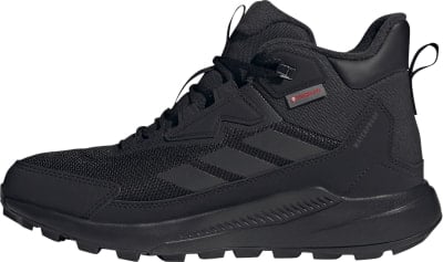 Fekete, vízálló Adidas túracipő logóval és fűzővel. Fekete, vízálló Adidas túracipő logóval és fűzővel.