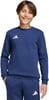 Junge im dunkelblauen Trainingsanzug mit Adidas-Logo auf Brust und Bein.