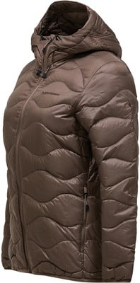 Braune Daunenjacke mit Kapuze und Wellensteppung.