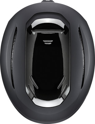 Schwarzer Helm mit glänzender und matter Oberfläche und Lüftungsschlitzen. Schwarzer Helm mit glänzender und matter Oberfläche und Lüftungsschlitzen.