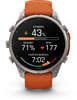 Eine Garmin Smartwatch mit orangefarbenem Armband zeigt den Trainingsstatus an.