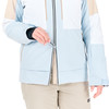 Damen-Reißverschlussjacke mit beige-blauen Einsätzen, Handdetail am Reißverschluss.