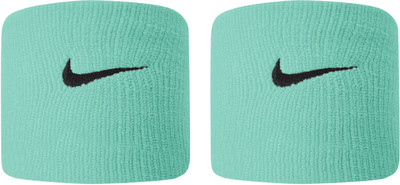 Zwei türkisfarbene Nike-Schweißbänder mit schwarzem Swoosh-Logo. Zwei türkisfarbene Nike-Schweißbänder mit schwarzem Swoosh-Logo.