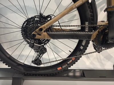 Das Hinterrad eines E-Bikes mit Schaltwerk und Kassette. Das Hinterrad eines E-Bikes mit Schaltwerk und Kassette.