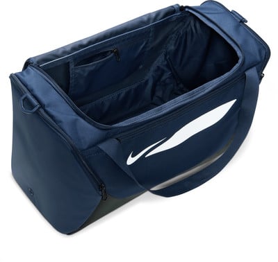 Blaue Nike Sporttasche mit großem Logo an der Seite und Innentaschen.