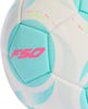 Ein Fußball mit der Aufschrift F50 und blauen und weißen Mustern.