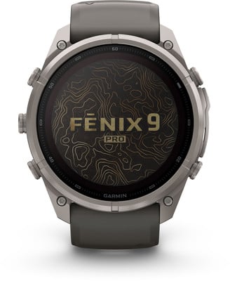 Graue Garmin Fenix 9 Pro Smartwatch mit topografischem Zifferblatt.