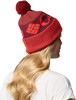 Damen-Strickmütze in Rot mit Bommel und Columbia-Logo.