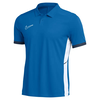Blaues Nike Poloshirt mit weißem Logo und Seitenpaneelen.