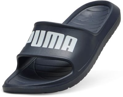 Ein dunkelblauer Puma-Badeschuh mit weißem Logo und Muster.