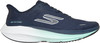 Ein dunkelblauer Skechers Slip-ins Laufschuh mit weißem Logo und hellblauer Sohle.