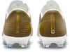 Zlaté kopačky Nike Mercurial s bielou podrážkou a logom Nike.