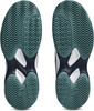 Schuhsohle mit ausgeprägtem Profil für guten Halt auf dem Untergrund.