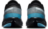 Rückansicht eines Paares Laufschuhe mit blauen und grauen Details.