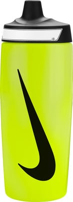Eine gelbe Nike-Wasserflasche mit schwarzem Logo und weißem Streifen mit der Aufschrift I.D. Eine gelbe Nike-Wasserflasche mit schwarzem Logo und weißem Streifen mit der Aufschrift I.D.