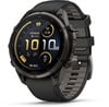 Eine schwarze Smartwatch mit Garmin Fenix Zifferblatt, die Zeit und Aktivitäten anzeigt.