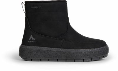 Schwarzer McKinley-Winterstiefel mit Logo und dicker Sohle. Schwarzer McKinley-Winterstiefel mit Logo und dicker Sohle.