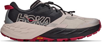 Herren-Trailrunning-Schuh Hoka Speedgoat 7 GTX in Beige und Schwarz mit roten Akzenten.