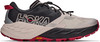 Herren-Trailrunning-Schuh Hoka Speedgoat 7 GTX in Beige und Schwarz mit roten Akzenten.