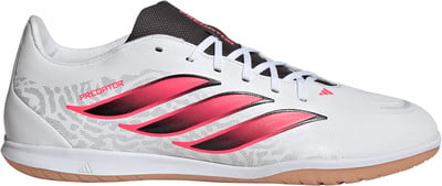 Fehér Adidas Predator focicipő rózsaszín csíkokkal és gumitalppal. Fehér Adidas Predator focicipő rózsaszín csíkokkal és gumitalppal.