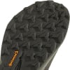 Schuhsohle mit markantem Continental-Profil für besseren Halt.