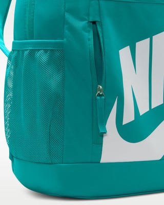 Zöld Nike táska fehér logóval és oldalsó hálós zsebbel. Zöld Nike táska fehér logóval és oldalsó hálós zsebbel.