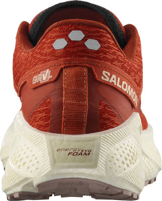 Rückansicht eines orangefarbenen Salomon-Laufschuhs mit GRVL-Logo und Salomon-Schriftzug. Rückansicht eines orangefarbenen Salomon-Laufschuhs mit GRVL-Logo und Salomon-Schriftzug.