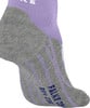 Graue und lila Socke mit FALKE-Logo und Streifen.