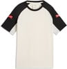 Cremefarbenes T-Shirt mit schwarzen Ärmeln und pinkem Puma-Logo.