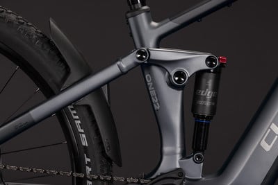 Hinterer Stoßdämpfer und Federung eines Mountainbikes im Detail. Hinterer Stoßdämpfer und Federung eines Mountainbikes im Detail.