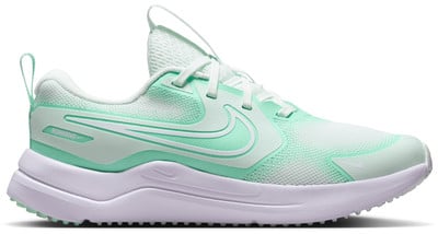 Zelené běžecké boty Nike s bílou podrážkou a bílým logem. Zelené běžecké boty Nike s bílou podrážkou a bílým logem.