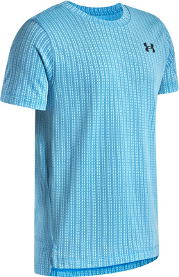 Blaues T-Shirt mit kurzen Ärmeln und dezentem Under Armour Muster. Blaues T-Shirt mit kurzen Ärmeln und dezentem Under Armour Muster.