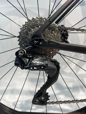 Detail des Shimano 105 Schaltwerks am Fahrrad mit Kassette. Detail des Shimano 105 Schaltwerks am Fahrrad mit Kassette.