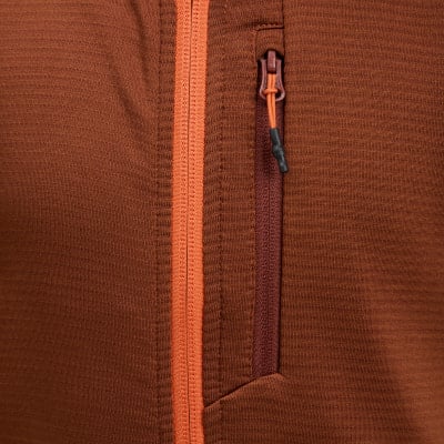 Detail látky s oranžovým zipsom a vreckom na zips. Detail látky s oranžovým zipsom a vreckom na zips.