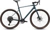 Dunkelgrünes Gravelbike mit braunen Reifen und schwarzen Komponenten.