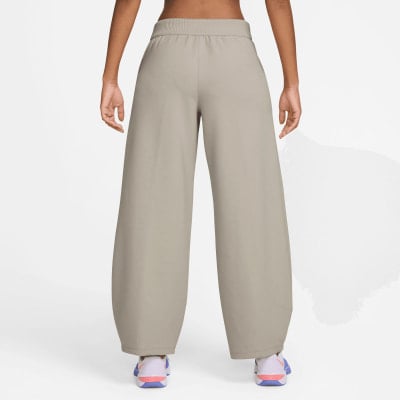 Damen-Hosen in Beige mit weiten Beinen und lockerer Passform. Damen-Hosen in Beige mit weiten Beinen und lockerer Passform.
